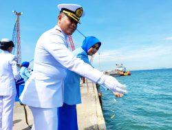 Danyonmarhanlan IV Upacara dan Tabur Bunga Peringati Hari Pahlawan di Dermaga Lantamal IV