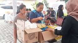 Ibu-Ibu Berburu Kebutuhan Pokok di Operasi Pasar Murah Disperindag Karimun