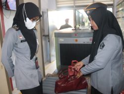 Deteksi Dini Barang Terlarang, Lapas Kelas IIA Tanjungpinang Geledah Badan Pegawai saat Masuk Kantor