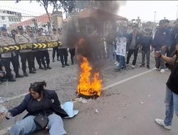 Usai dari BP Batam, Mahasiswa Unjuk Rasa ke Kantor DPRD Batam