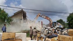 PT TPM dan Tim Terpadu Gusur Permukiman Kampung Tembesi Tower