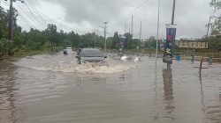 Air Waduk Gesek Meluap Sampai ke Jalan, Lalu Lintas Macet