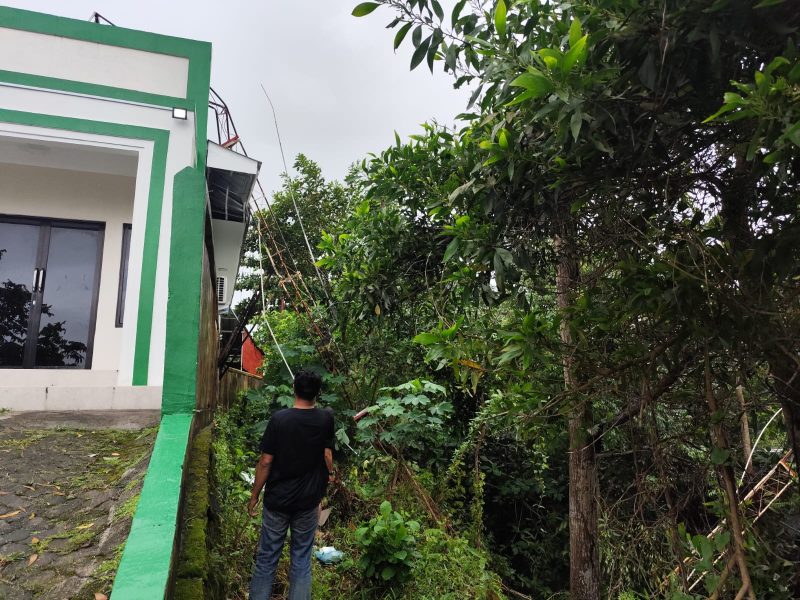 Tiang Orari Milik Satpol PP Tanjungpinang Timpa Atap Puskesmas Melayu Kota Piring