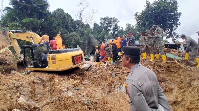 4 Korban Suami Istri Tertimbun Longsor di Perumahan Tiban Koperasi, Ini Identitasnya