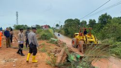 Puluhan Makam Rusak di Karimun Ambles Tergerus Hujan