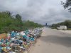 Sampah Menumpuk di Pinggir Jalan Cemari Batam