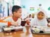 Murid SDN 007 Bukit Bestari Tanjungpinang Dapat Makanan Bergizi Gratis, Ini Menunya